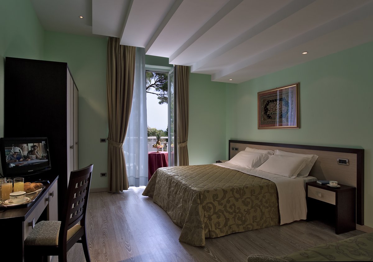 hotel-ischia-room-regina-palace