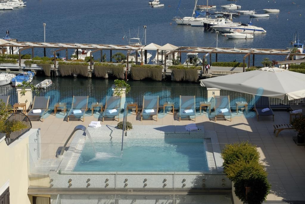 external-poll-hotel-villa-carolina-ischia