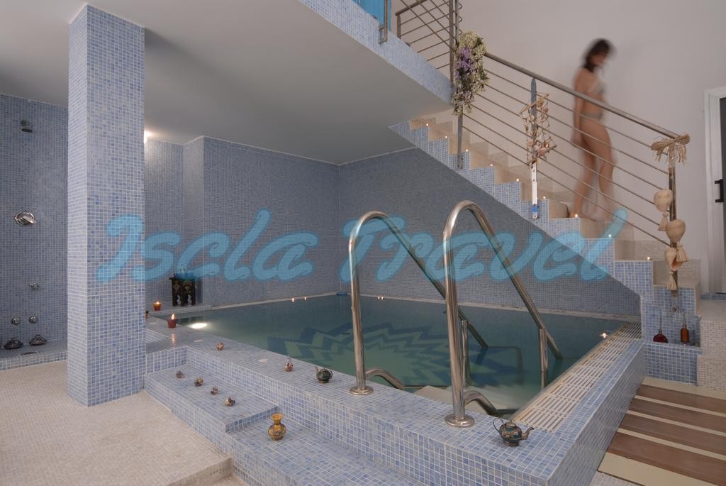 internal-pool-hotel-villa-carolina-ischia-forio
